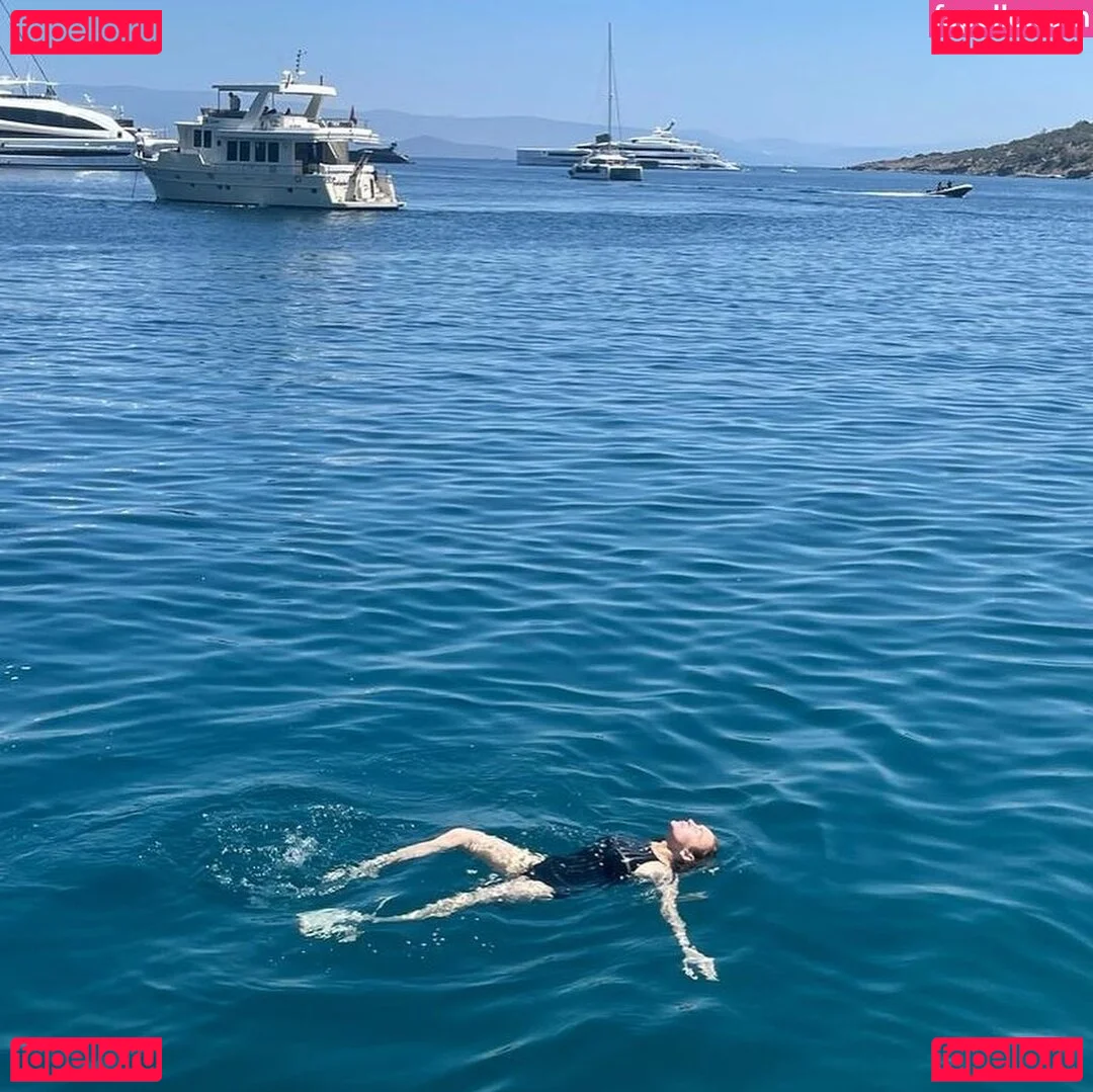 Lindsay Lohan Onlyfans Photo Gallery 