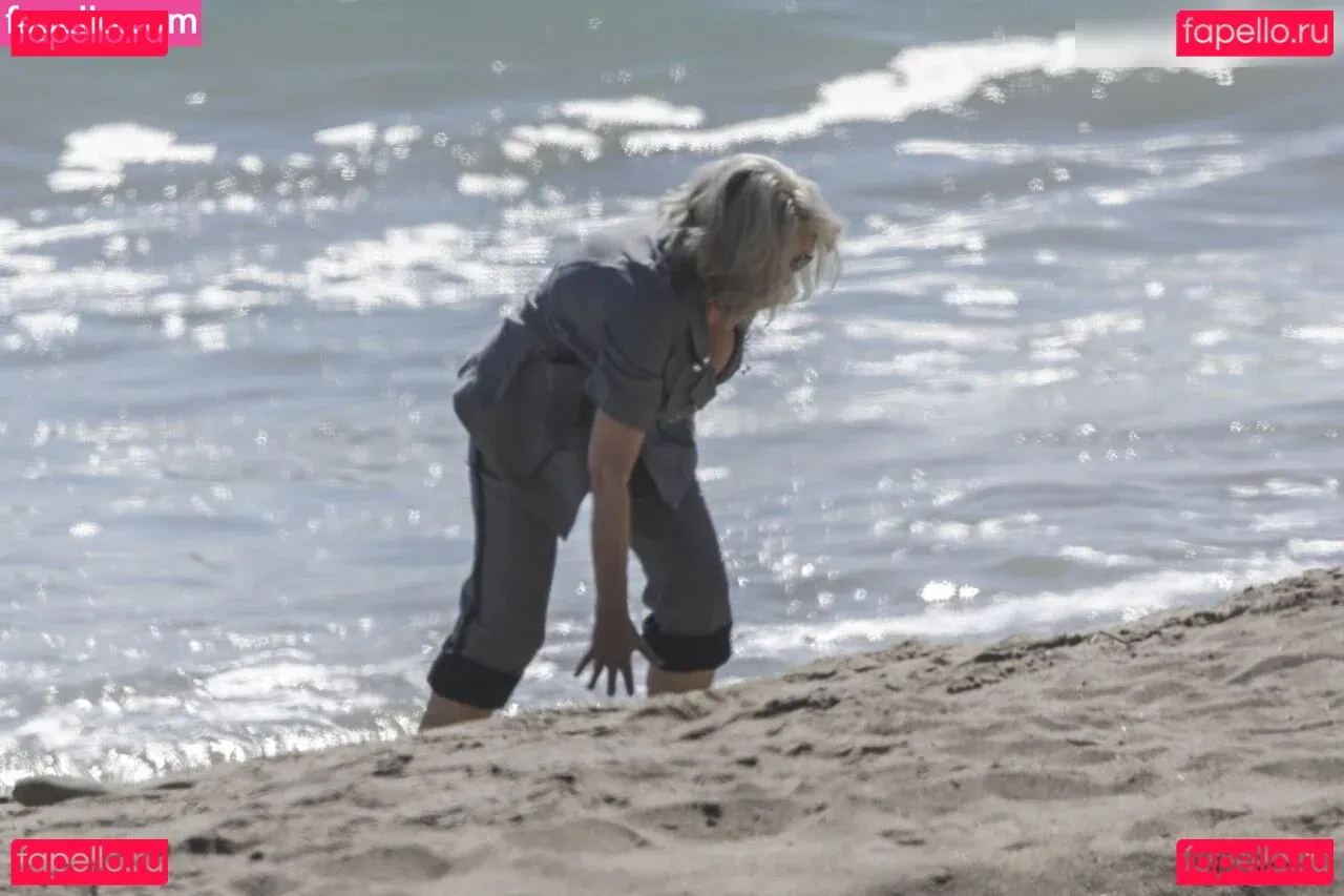 Lindsay Lohan Onlyfans Photo Gallery 