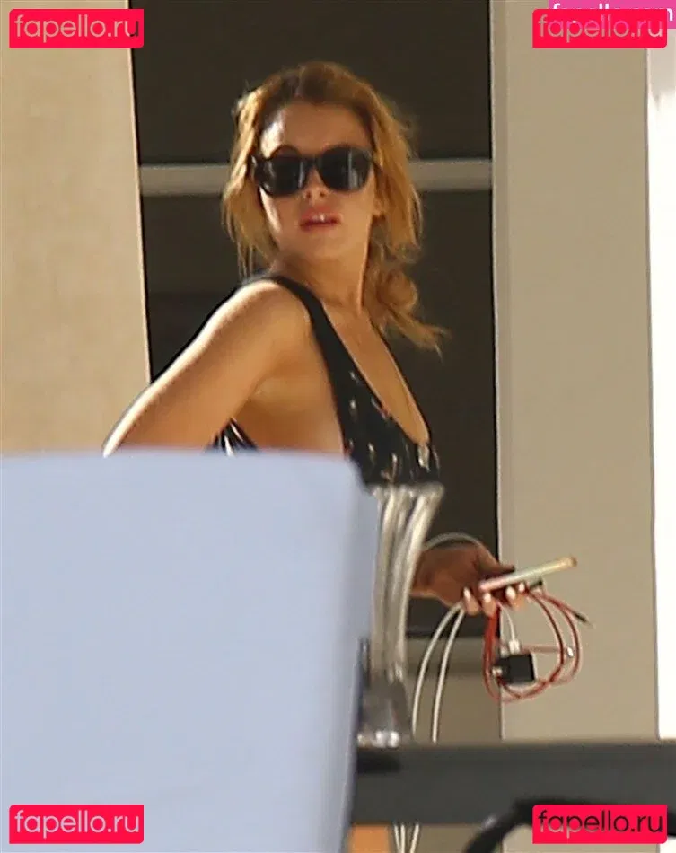 Lindsay Lohan Onlyfans Photo Gallery 