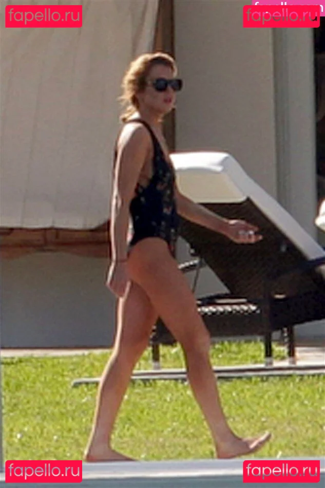 Lindsay Lohan Onlyfans Photo Gallery 