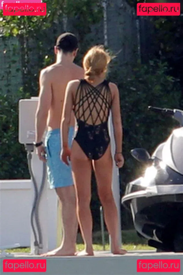 Lindsay Lohan Onlyfans Photo Gallery 