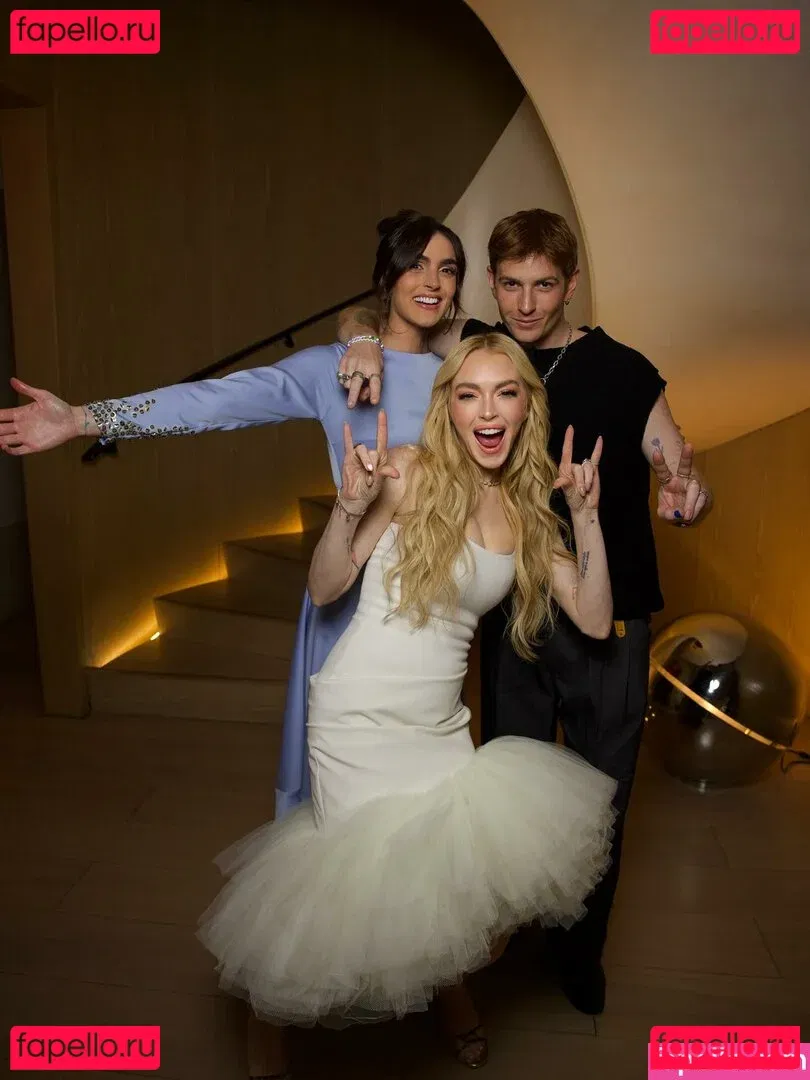 Lindsay Lohan Onlyfans Photo Gallery 