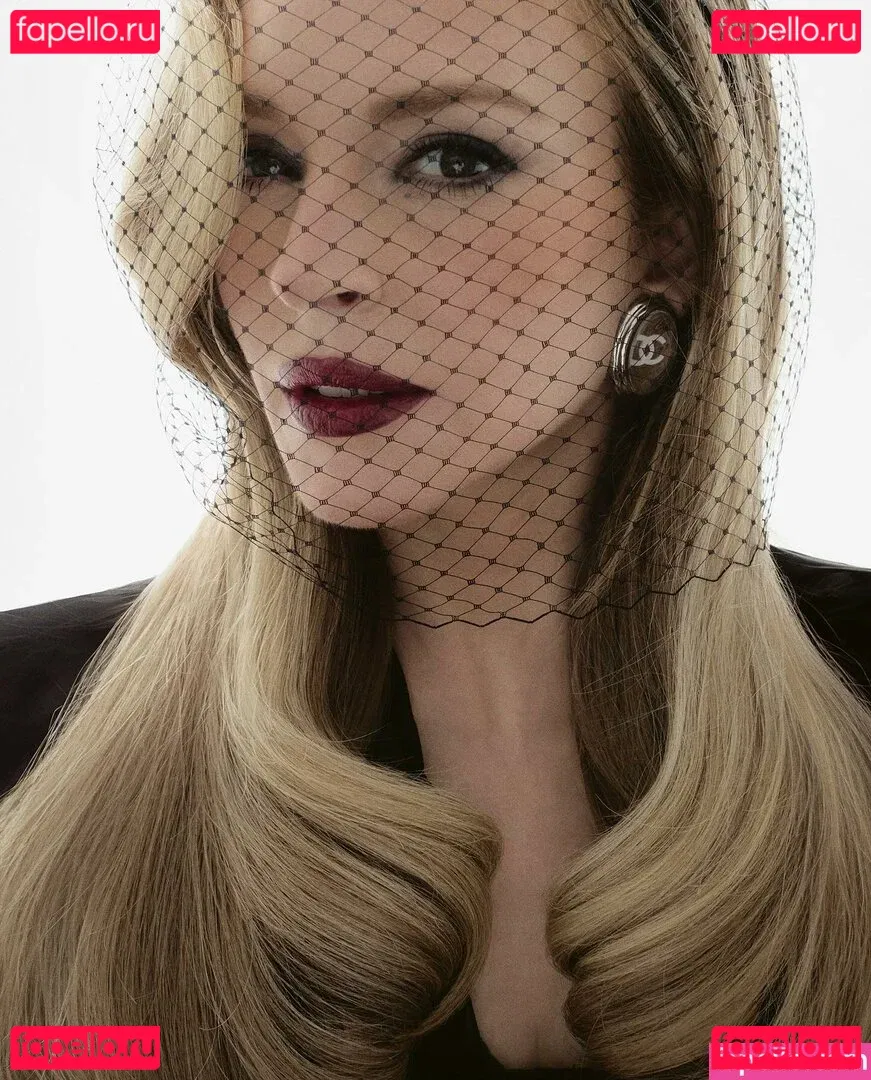 Lindsay Lohan Onlyfans Photo Gallery 