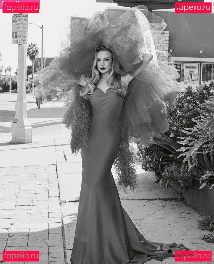 Lindsay Lohan Onlyfans Photo Gallery 