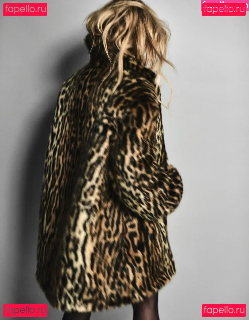 Lindsay Lohan Onlyfans Photo Gallery 