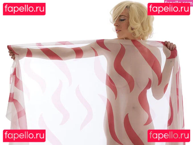 Lindsay Lohan Onlyfans Photo Gallery 