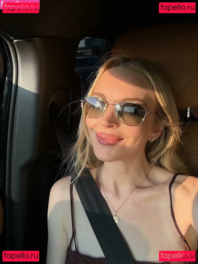 Lindsay Lohan Onlyfans Photo Gallery 