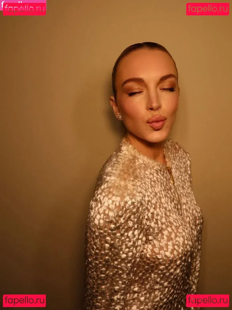 Lindsay Lohan Onlyfans Photo Gallery 