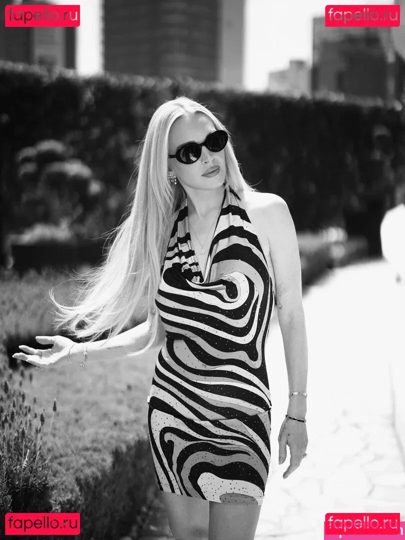 Lindsay Lohan Onlyfans Photo Gallery 