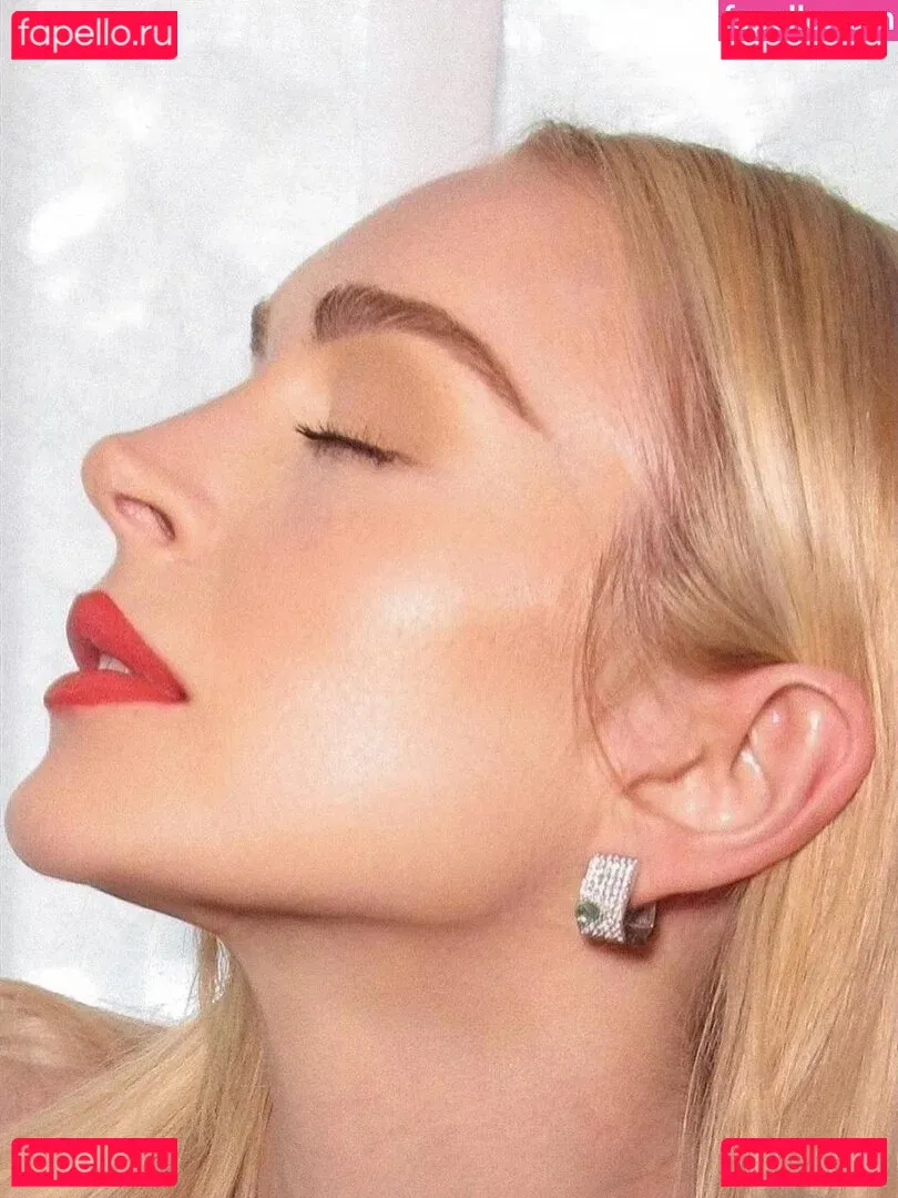 Lindsay Lohan Onlyfans Photo Gallery 