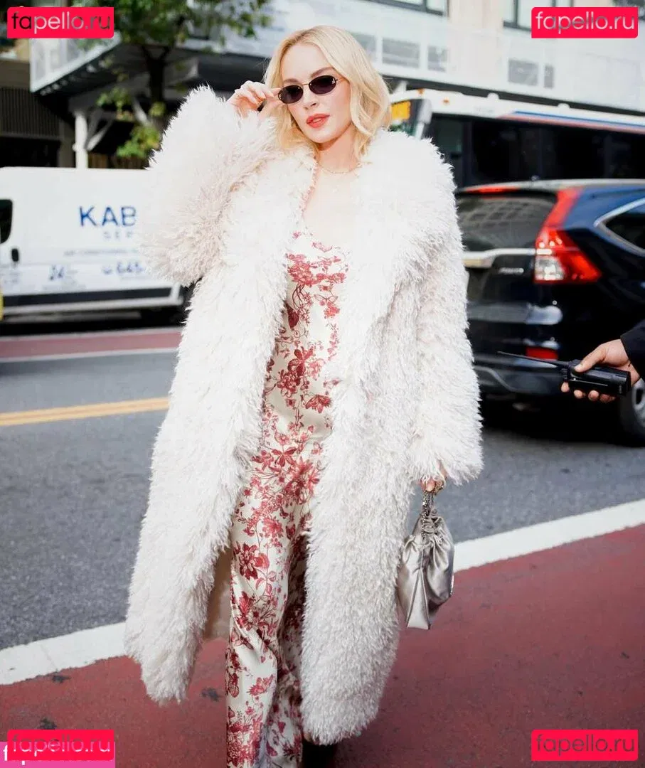 Lindsay Lohan Onlyfans Photo Gallery 