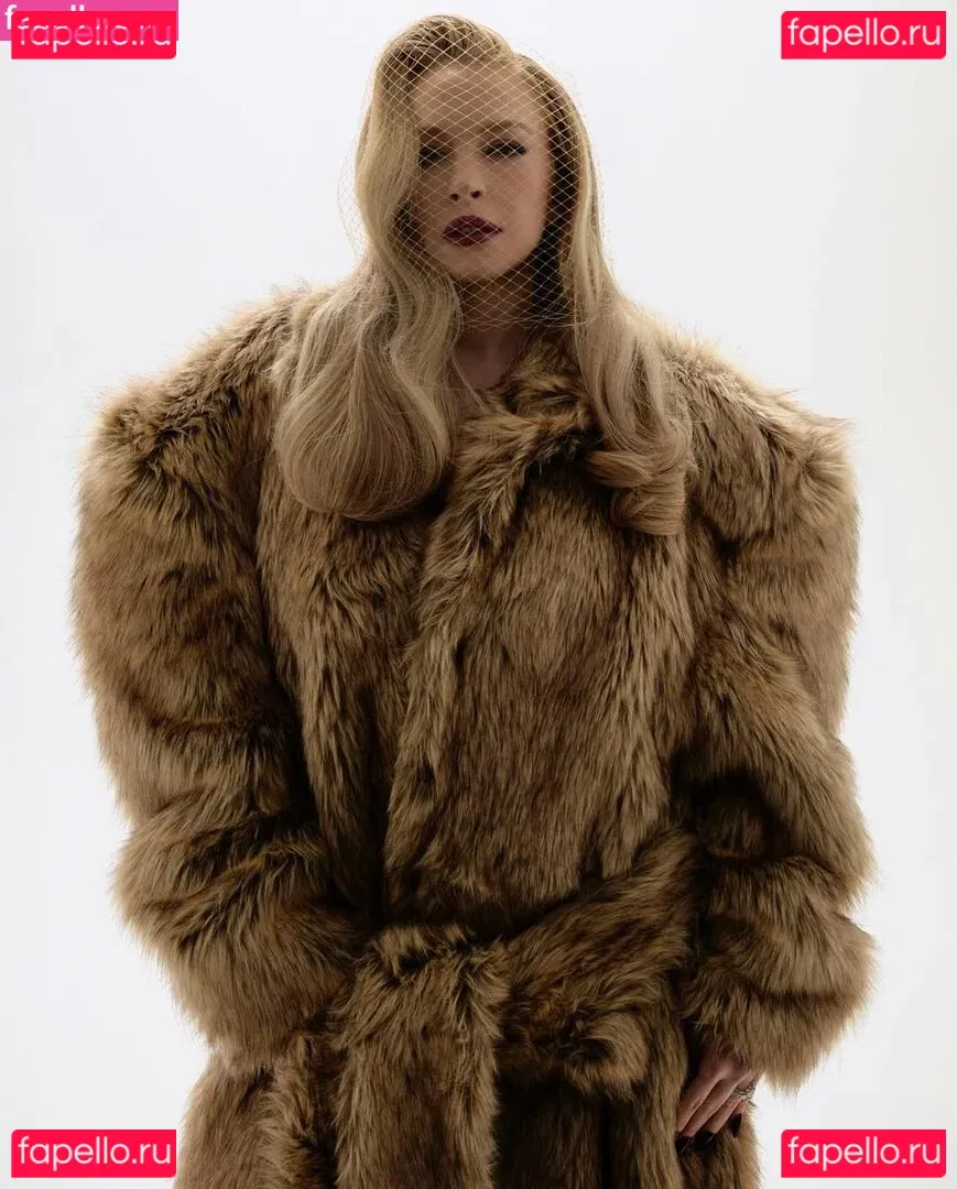 Lindsay Lohan Onlyfans Photo Gallery 