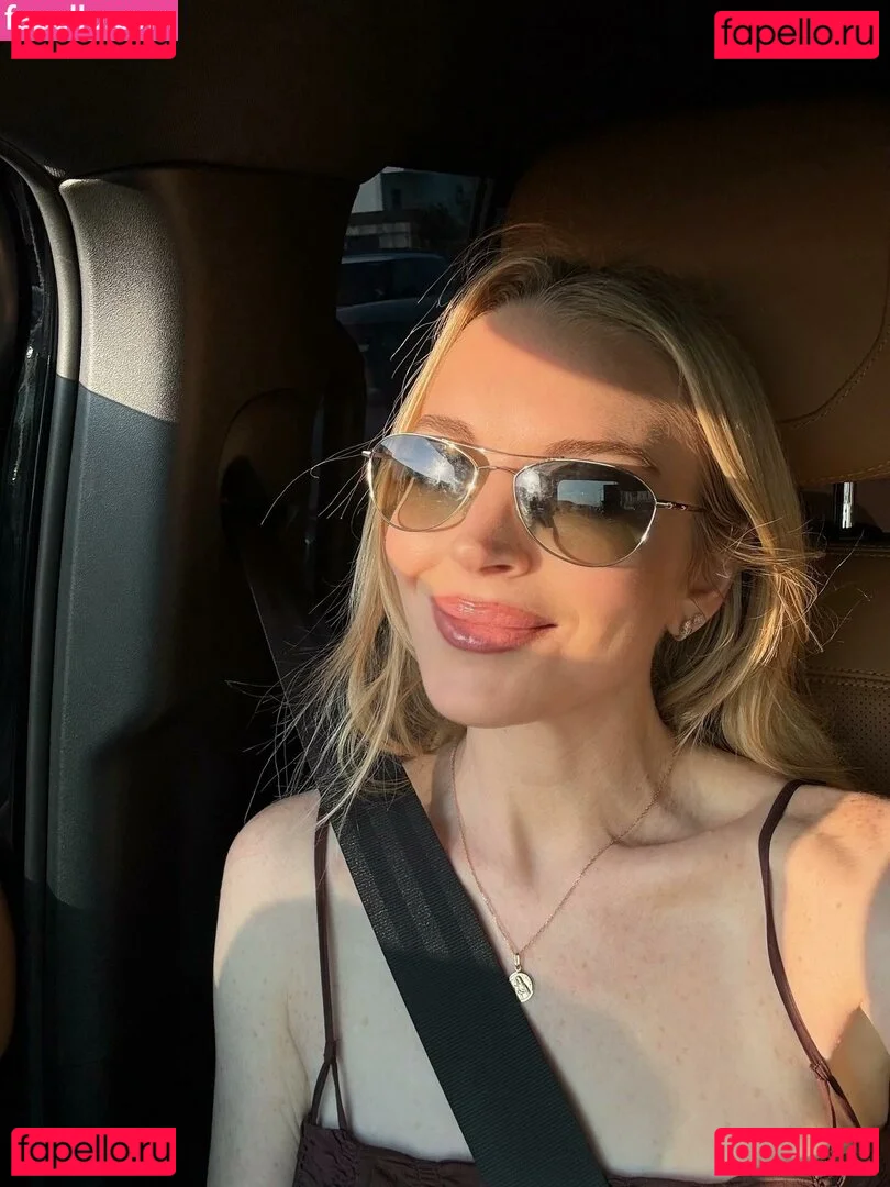 Lindsay Lohan Onlyfans Photo Gallery 