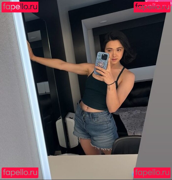 Izabell / Tiny Valerie / tiny.val / tinyvonly_vip Onlyfans Photo Gallery 