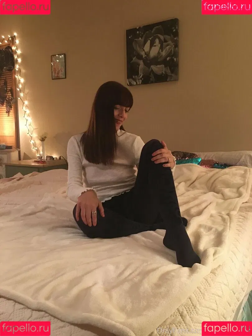 nylonskitten Onlyfans Photo Gallery 