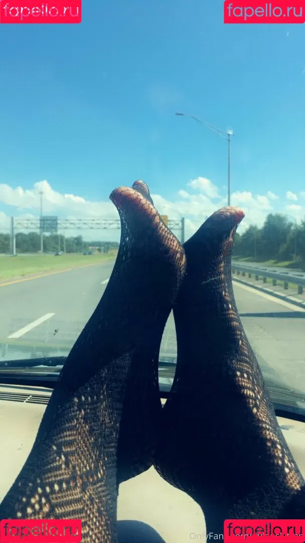 nylonskitten Onlyfans Photo Gallery 
