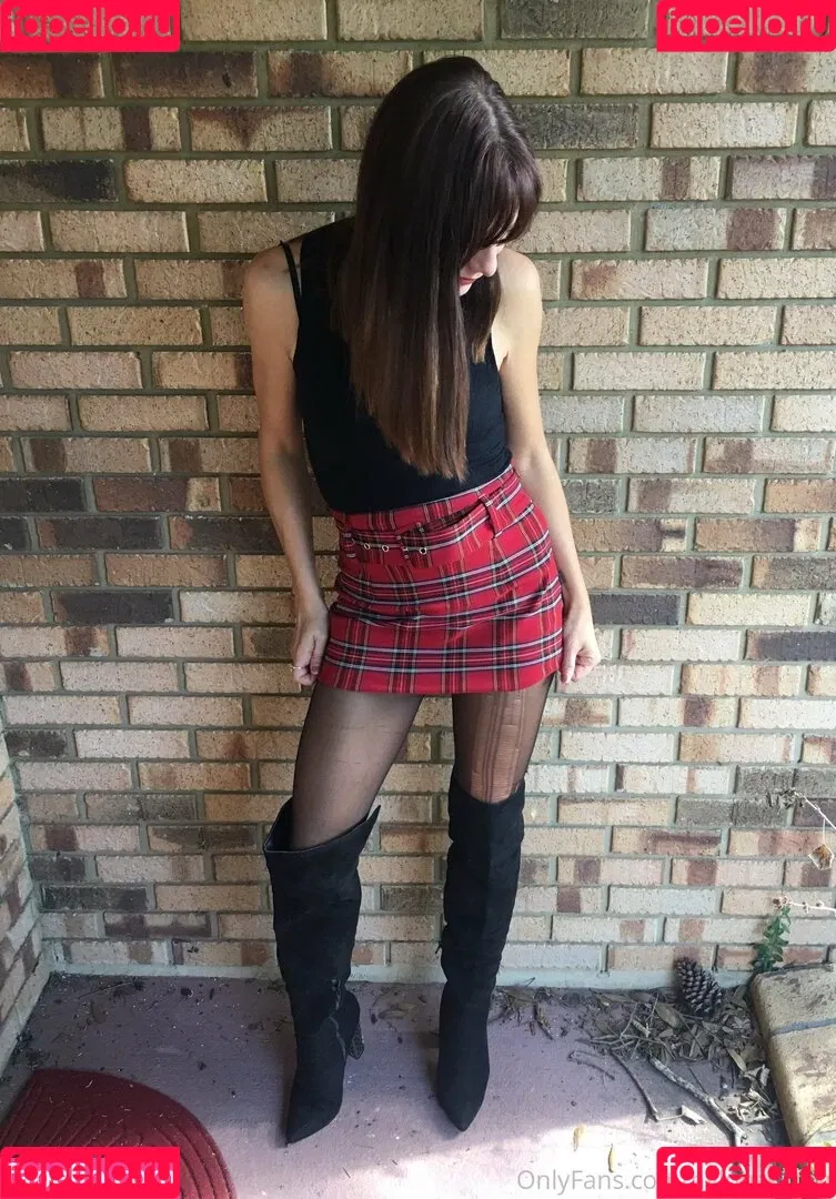 nylonskitten Onlyfans Photo Gallery 