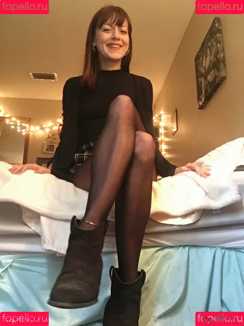 nylonskitten Onlyfans Photo Gallery 