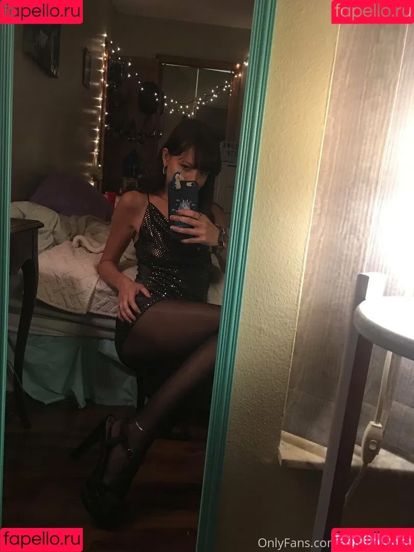 nylonskitten Onlyfans Photo Gallery 