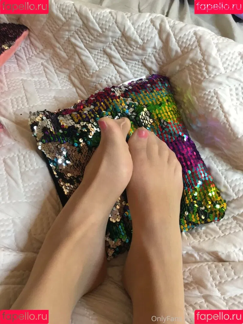 nylonskitten Onlyfans Photo Gallery 