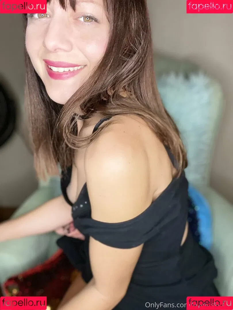nylonskitten Onlyfans Photo Gallery 