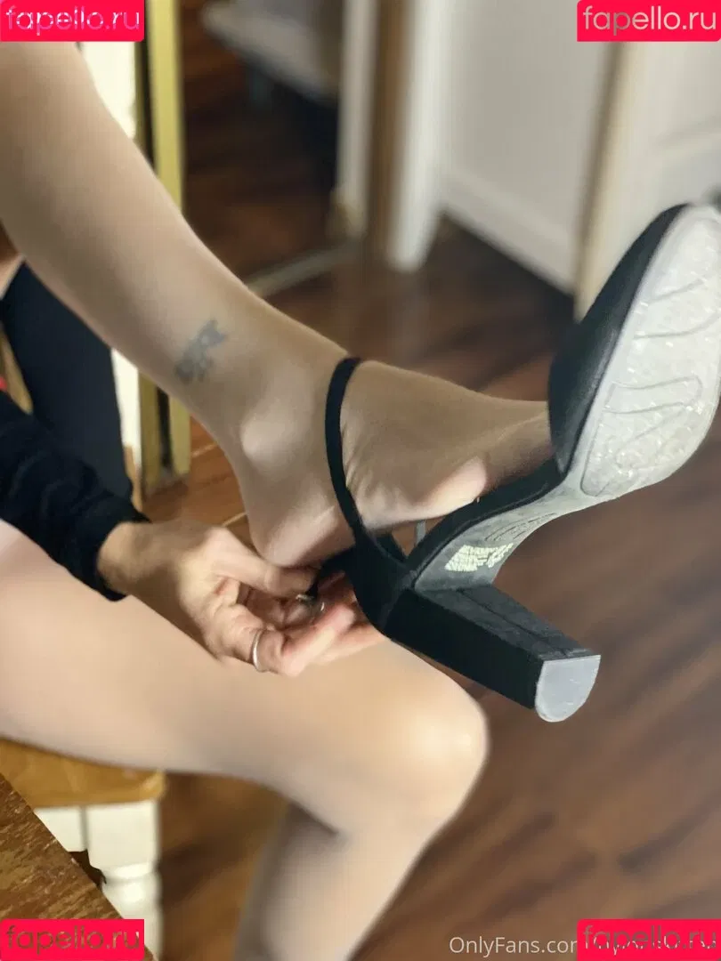 nylonskitten Onlyfans Photo Gallery 