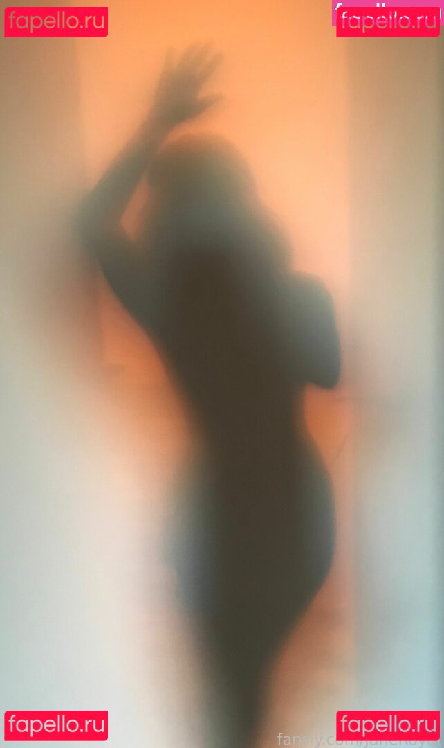 JaneRoyal / jane_royalee Onlyfans Photo Gallery 