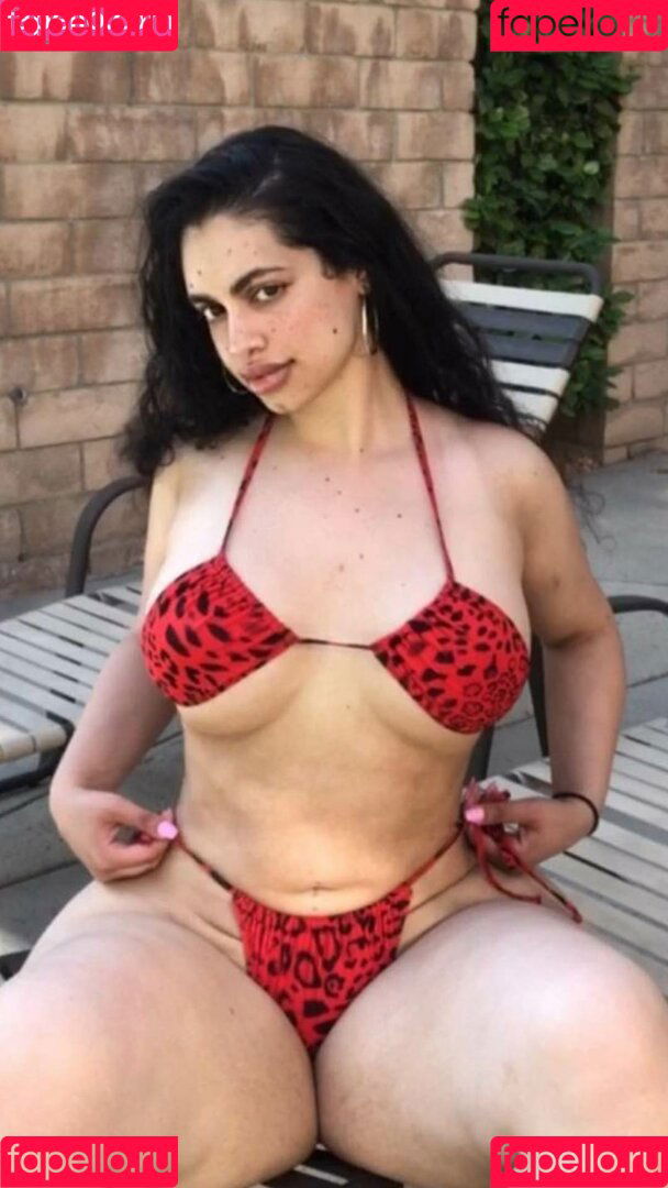 Razan Shihadeh Onlyfans Photo Gallery 