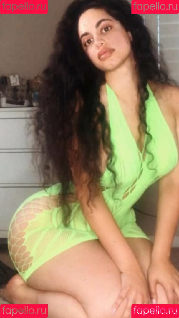 Razan Shihadeh Onlyfans Photo Gallery 