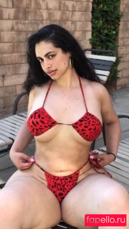 Razan Shihadeh Nude Onlyfans Photo 9