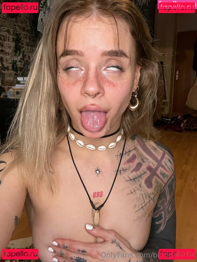 biondaliona / biondaz Onlyfans Photo Gallery 