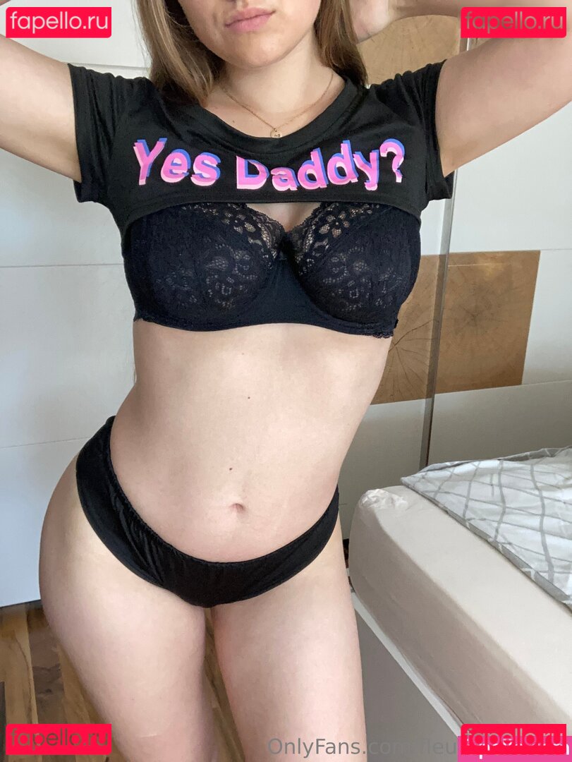 FleurSkywalker / fleurskyywalkerr Onlyfans Photo Gallery 