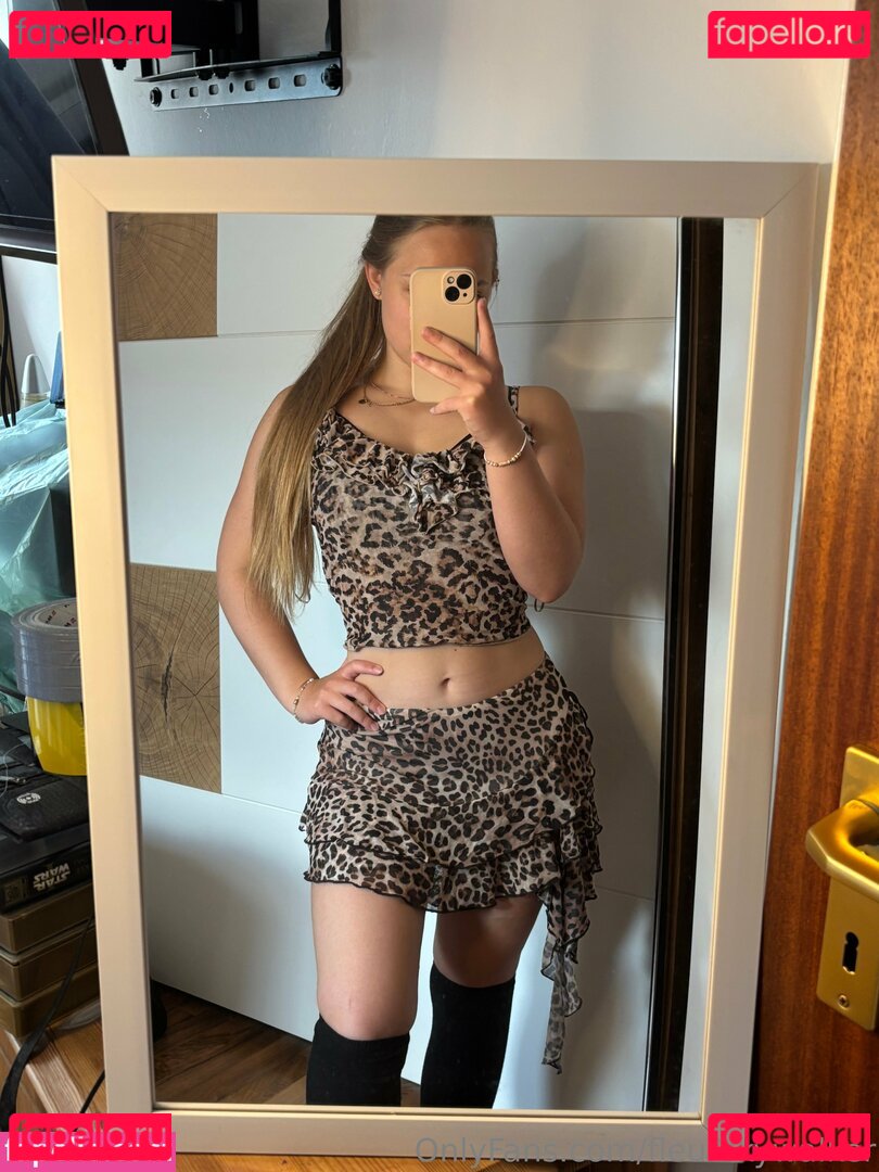 FleurSkywalker / fleurskyywalkerr Onlyfans Photo Gallery 