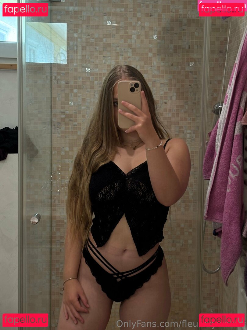 FleurSkywalker / fleurskyywalkerr Onlyfans Photo Gallery 