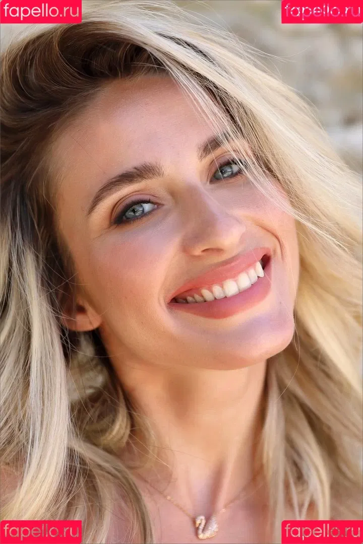 Cara Mell Onlyfans Photo Gallery 