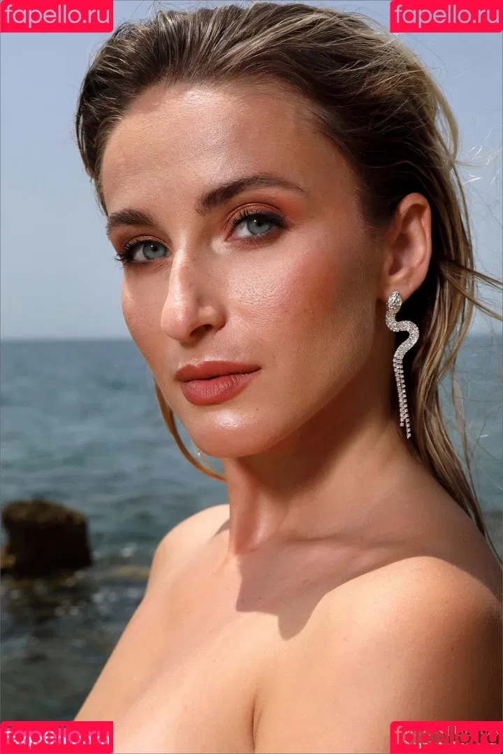 Cara Mell Onlyfans Photo Gallery 