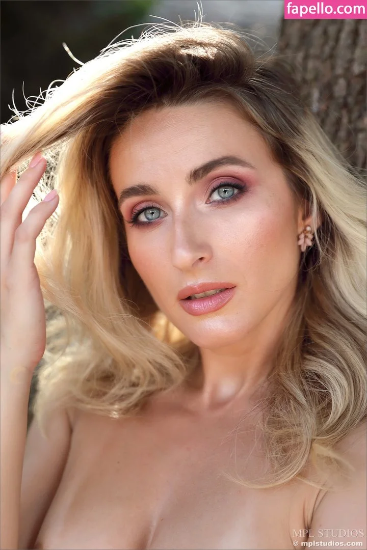 Cara Mell Onlyfans Photo Gallery 