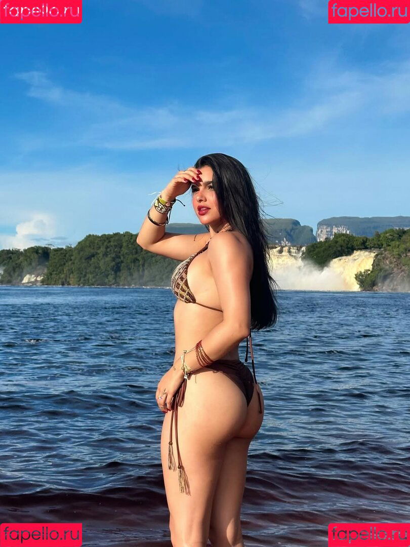 Valeria Carruyo Onlyfans Photo Gallery 