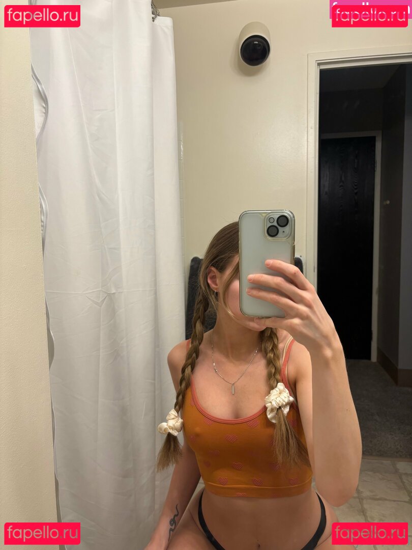 embey / embeyofficial Onlyfans Photo Gallery 