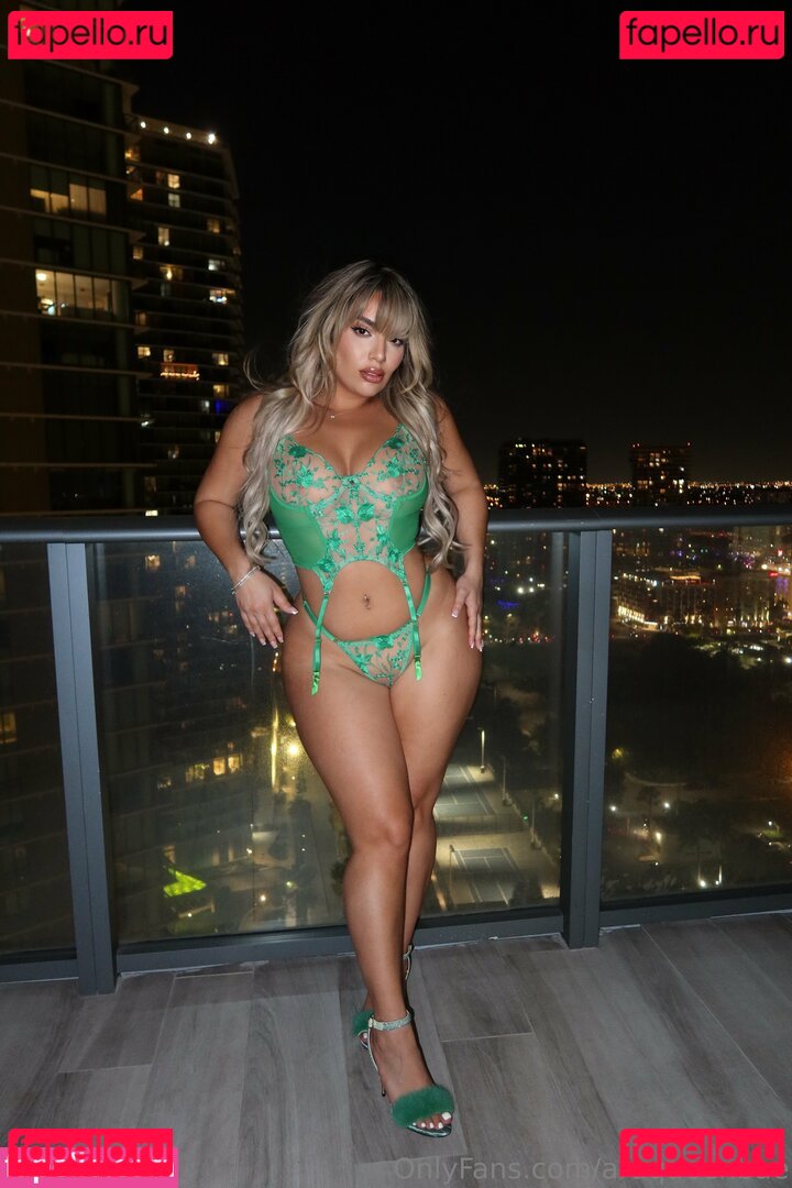 Araqueenbae Nude Onlyfans Photo 9