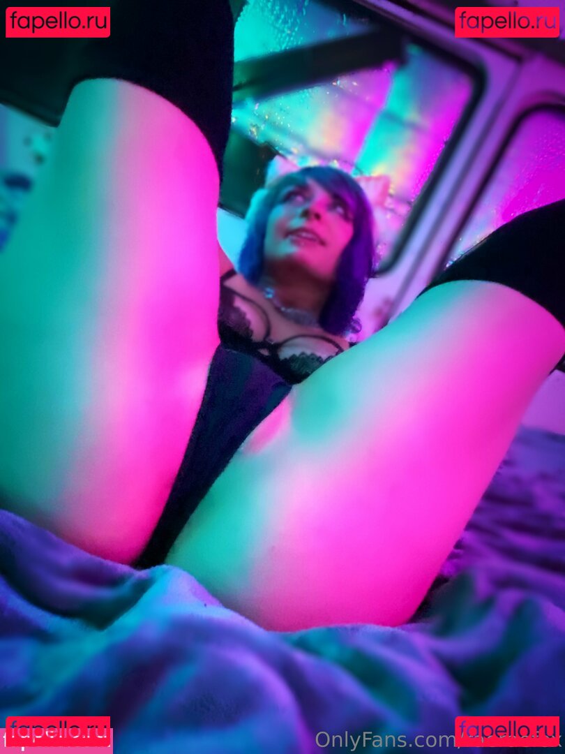 raeraefox / theraefox Onlyfans Photo Gallery 