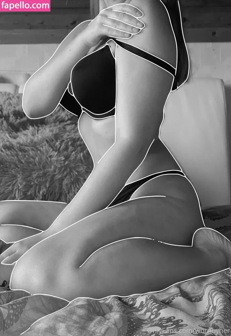 wornbyher Onlyfans Photo Gallery 