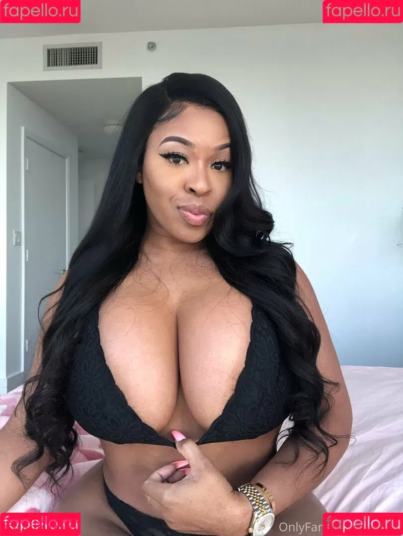aryana Onlyfans Photo Gallery 