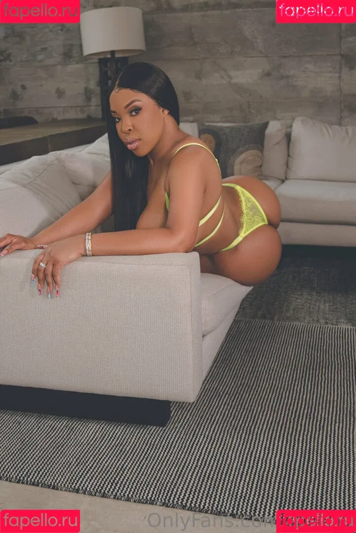 aryana Onlyfans Photo Gallery 