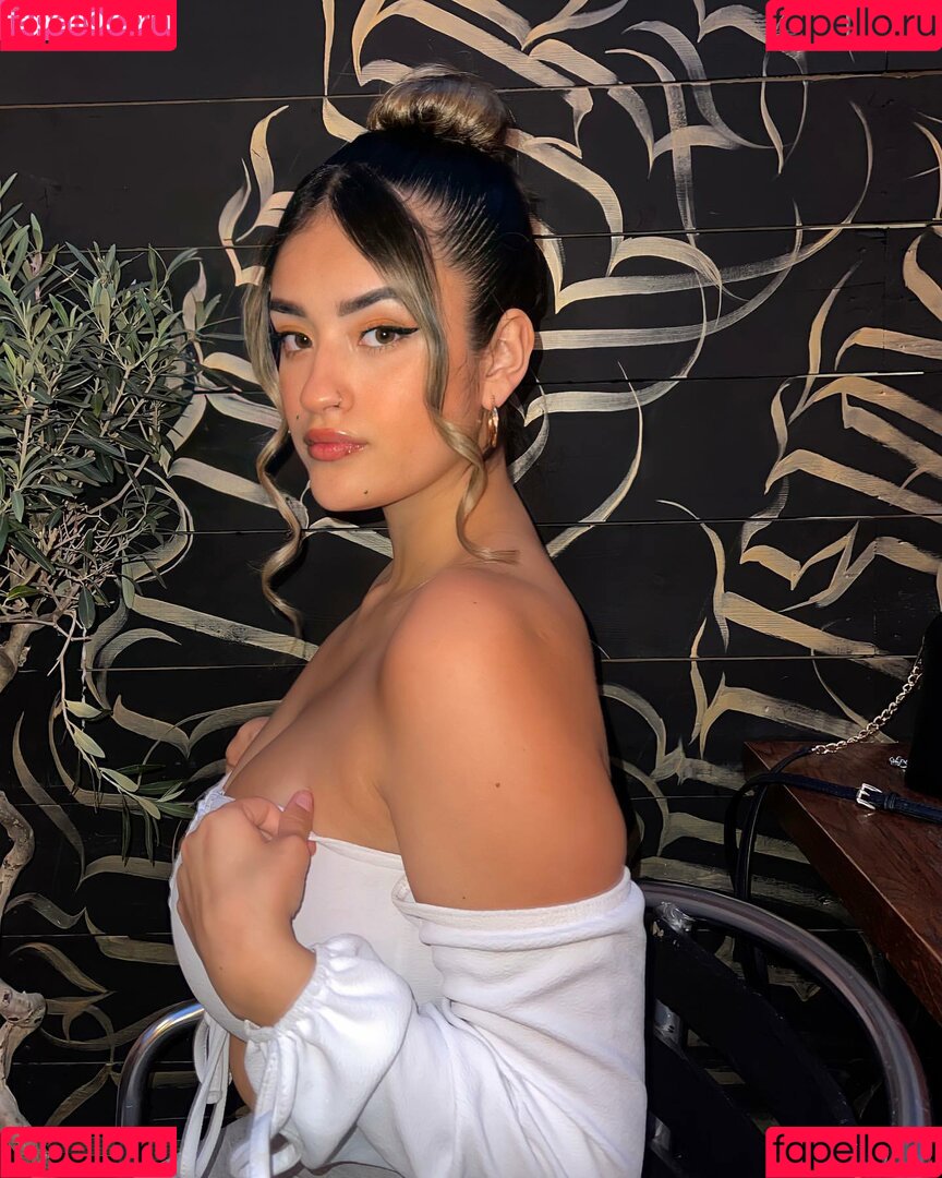 Goldensugaarr Onlyfans Photo Gallery 