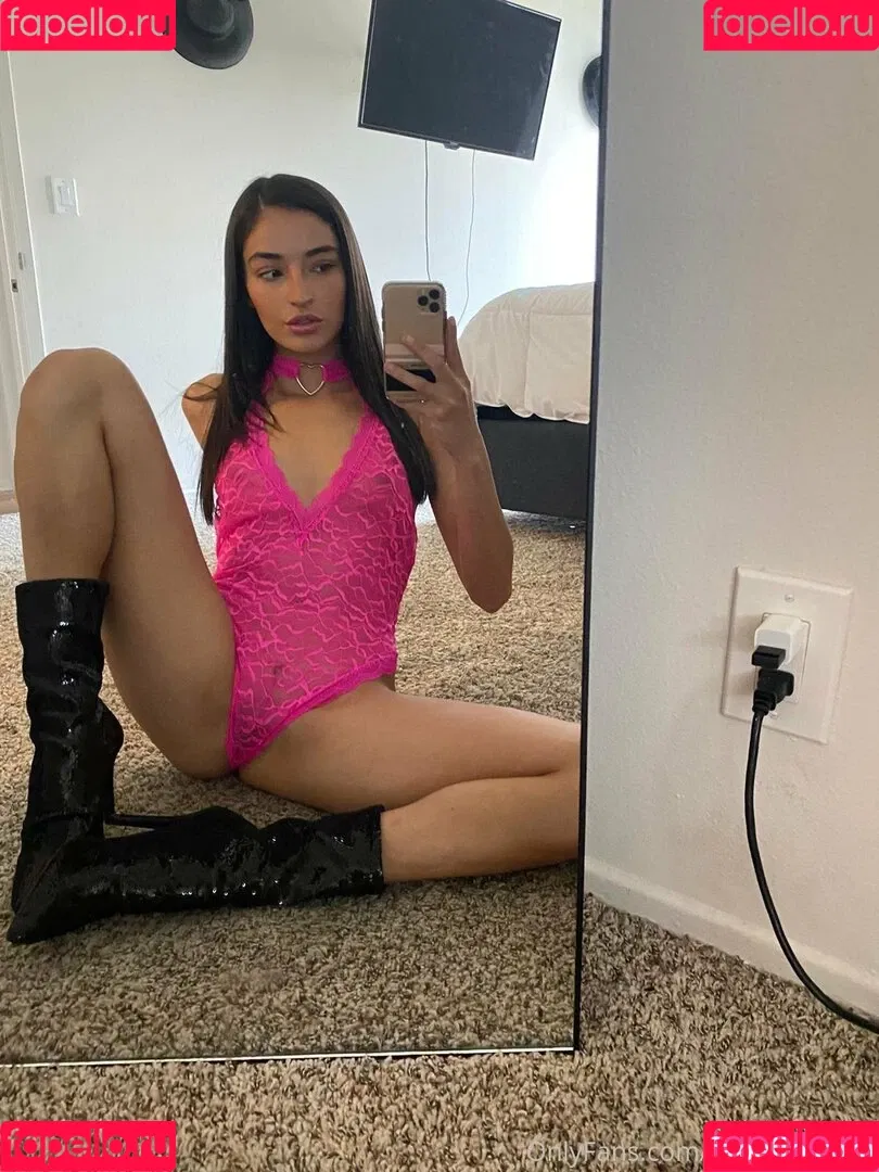 Emily Willis Onlyfans Photo Gallery 