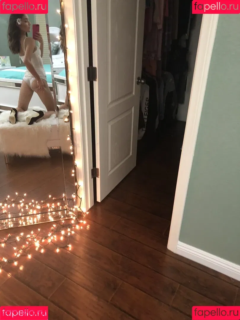 Emily Willis Onlyfans Photo Gallery 