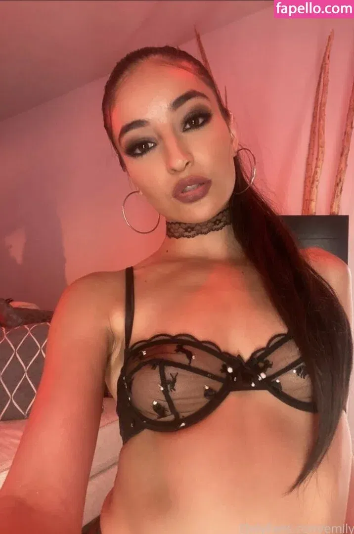 Emily Willis Onlyfans Photo Gallery 