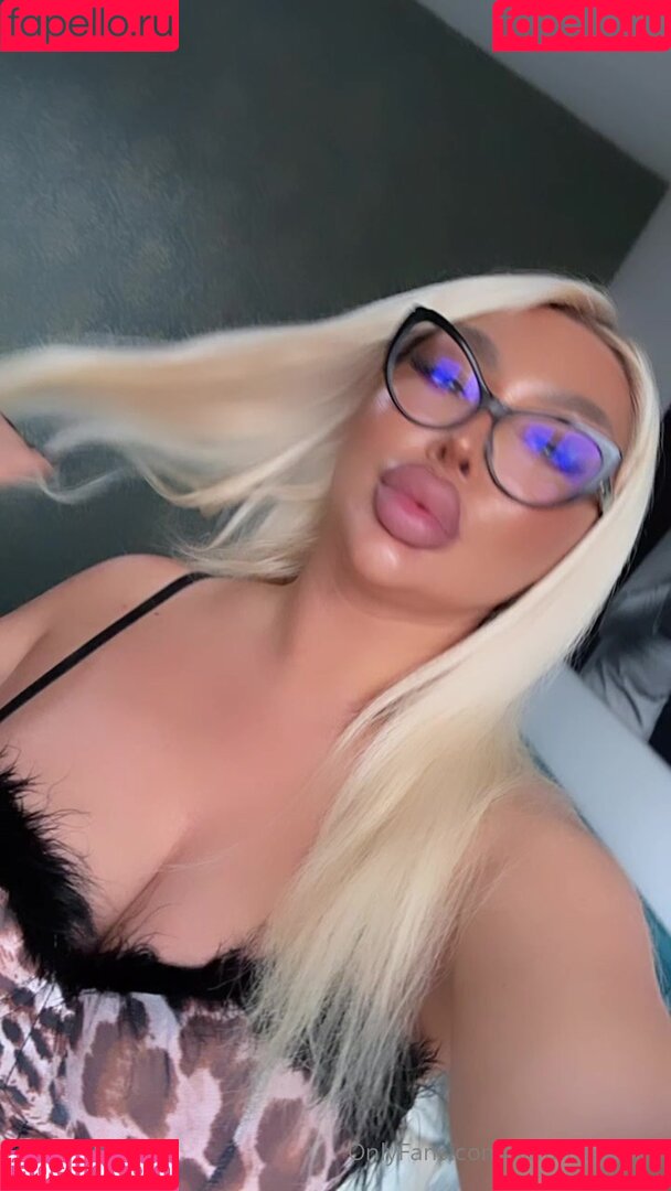 sarahstonnee Onlyfans Photo Gallery 