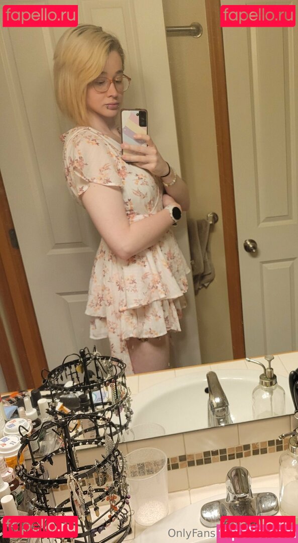 Tsfaebiee / funsizeherself Onlyfans Photo Gallery 